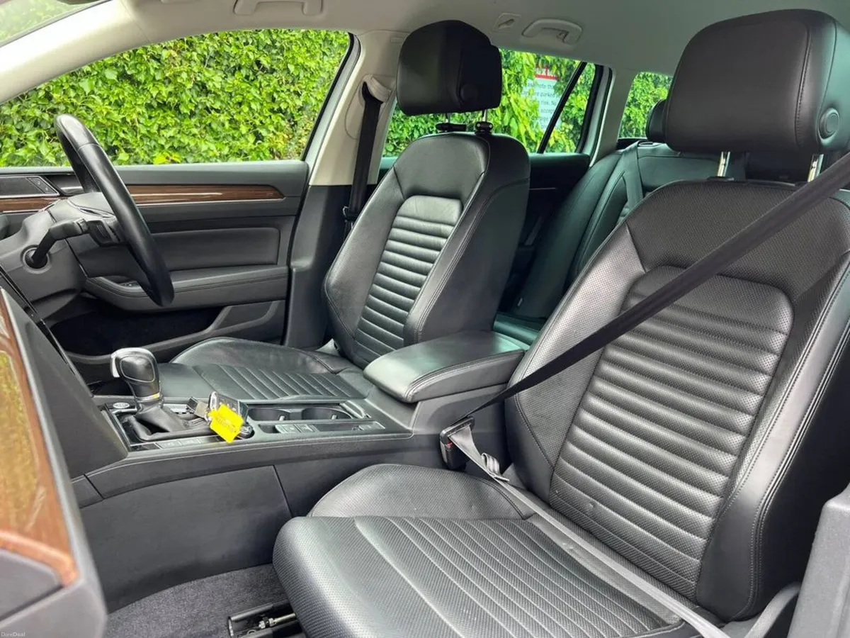Volkswagen Passat VARIANT HIGHLINE 2.0 TDI AUTO // - Image 6