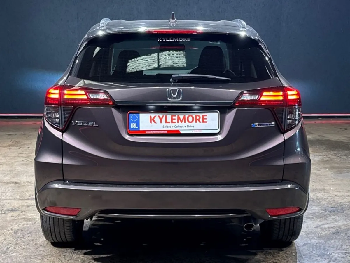 Honda Vezel 1.5 HYBRID AUTOMATIC - BLACK HALF LEAT - Image 4