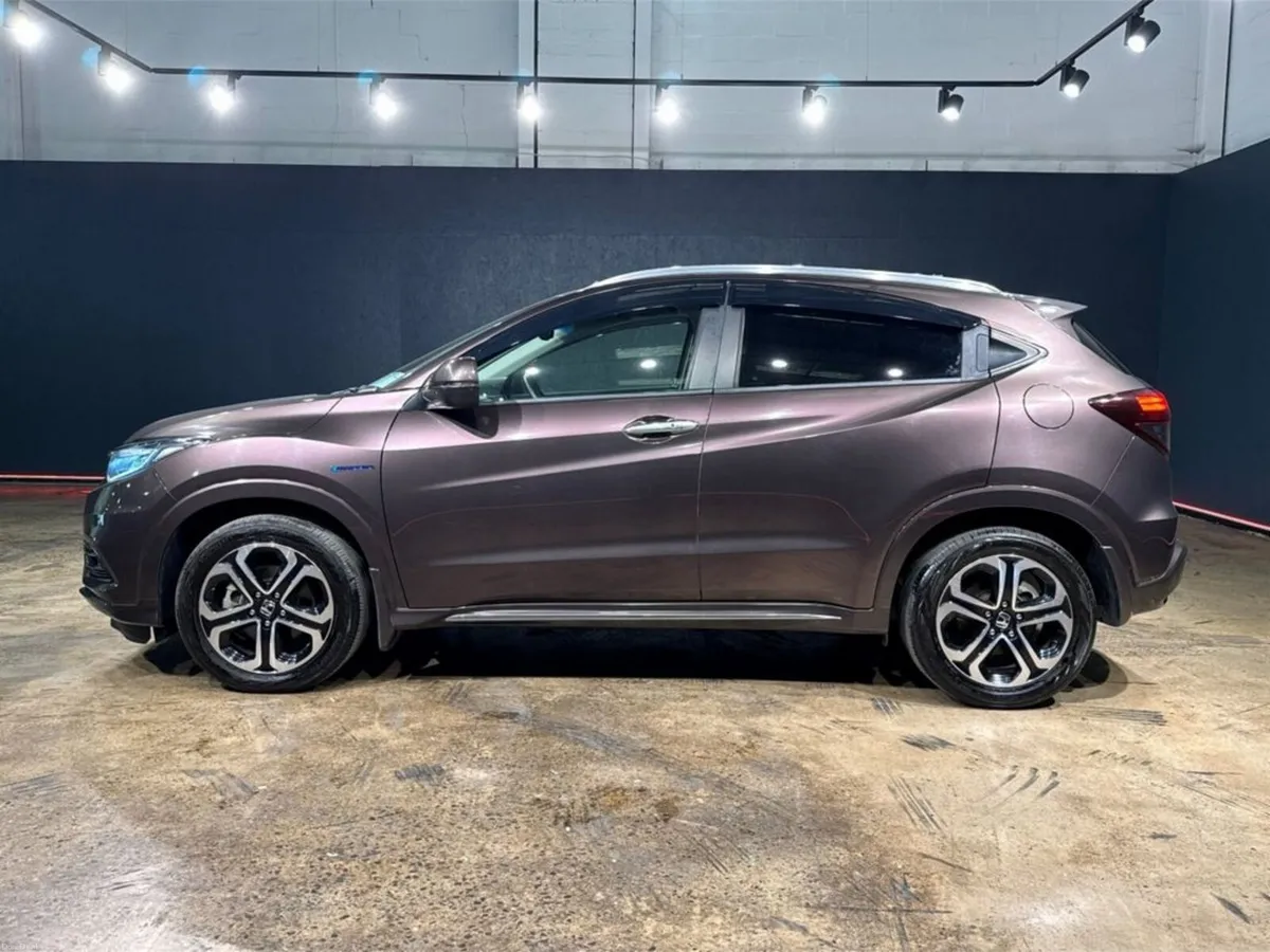 Honda Vezel 1.5 HYBRID AUTOMATIC - BLACK HALF LEAT - Image 6