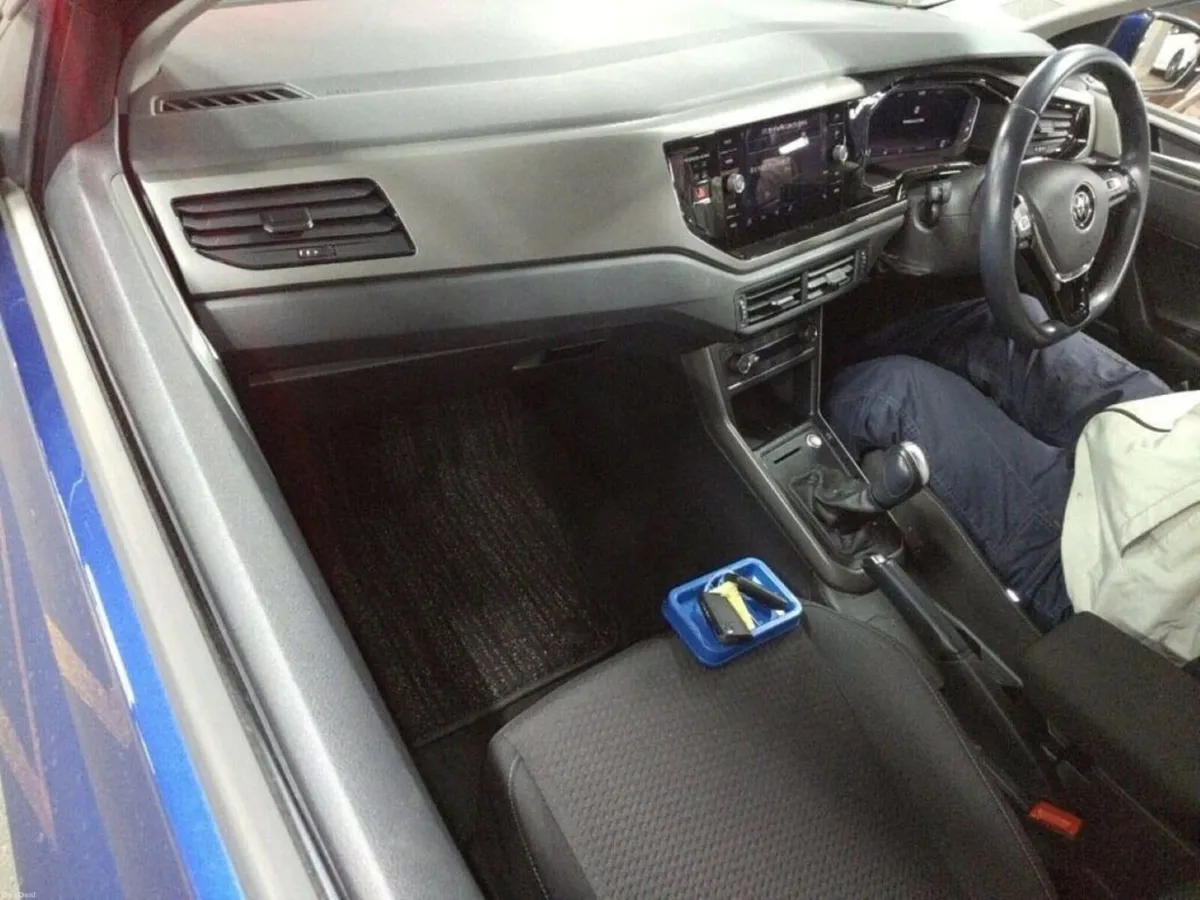 Volkswagen Polo 1.0 AUTOMATIC -FACTORY ALLOYS - Image 3