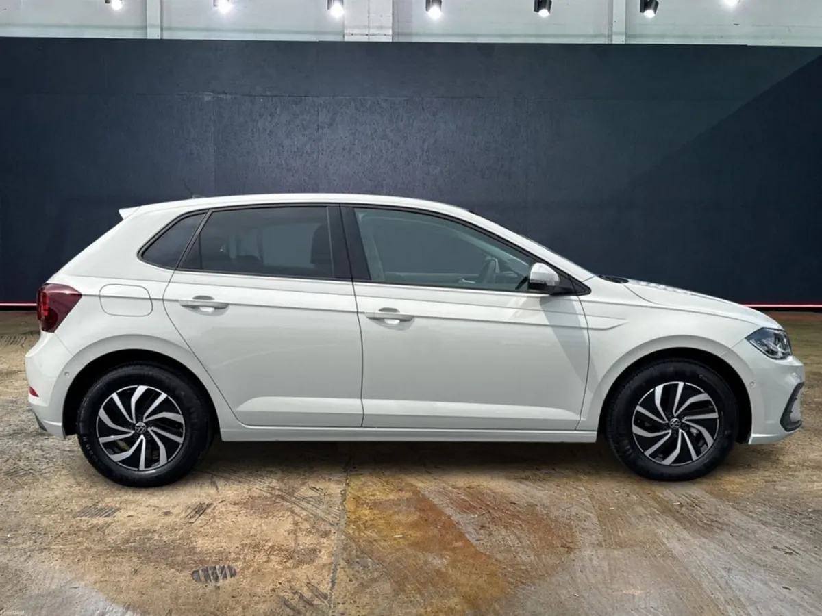 Volkswagen Polo 1.0 AUTOMATIC - FACTORY ALLOYS - P - Image 2