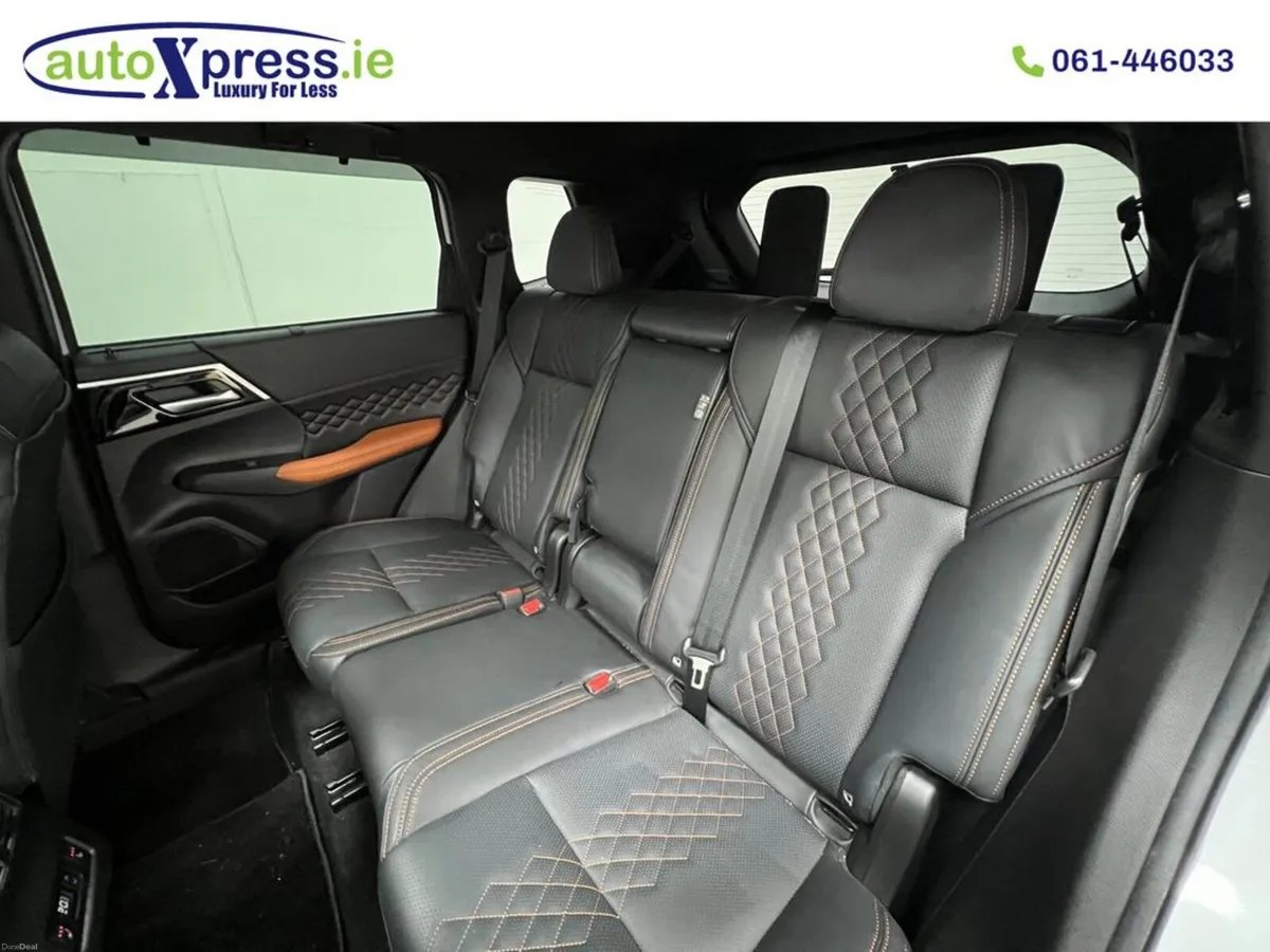Mitsubishi Outlander PHEV 4WD, 7 Seats, Panoramic - Image 4