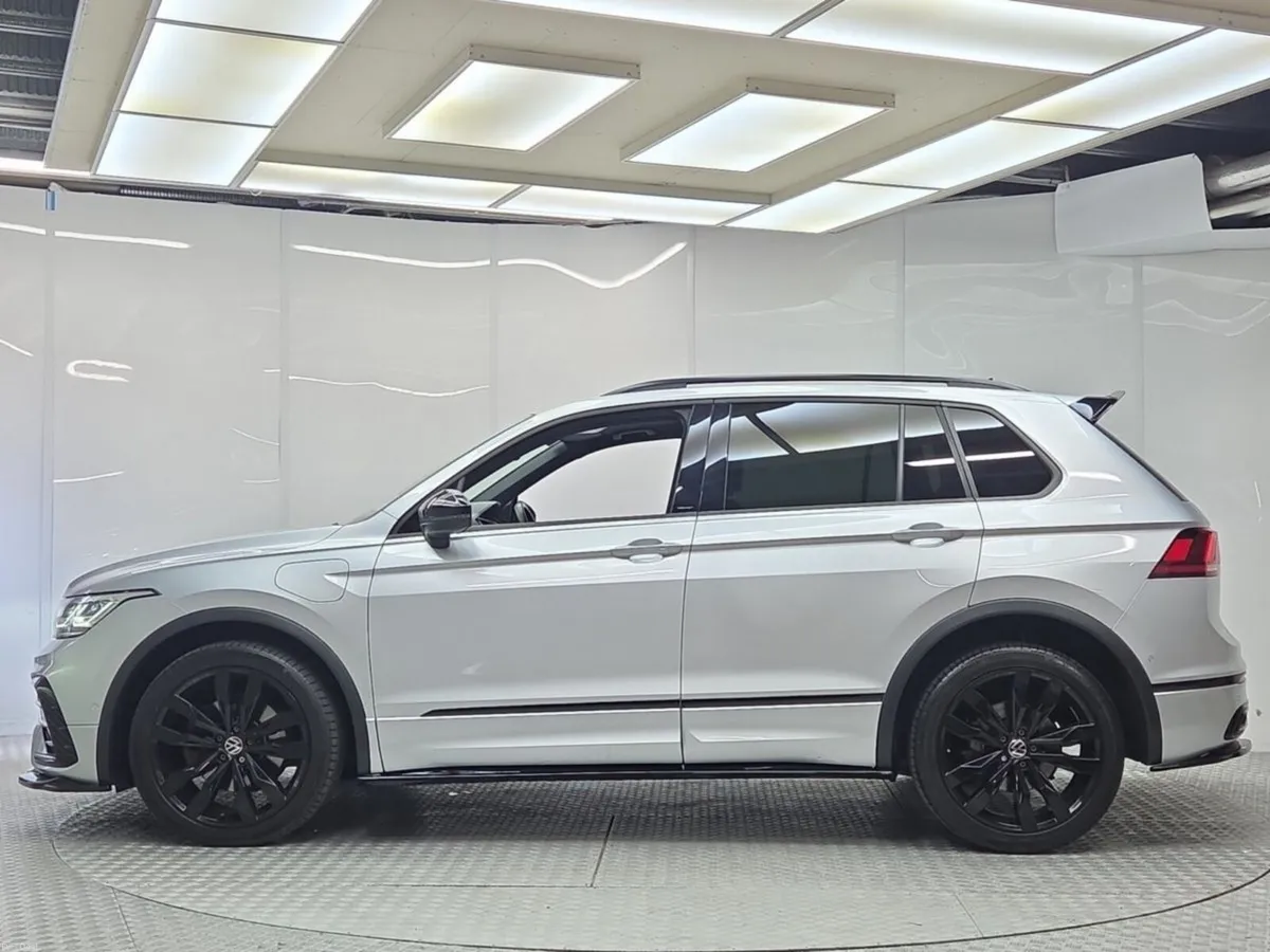 Volkswagen Tiguan R-Line Black Edition TSi eHybrid - Image 5