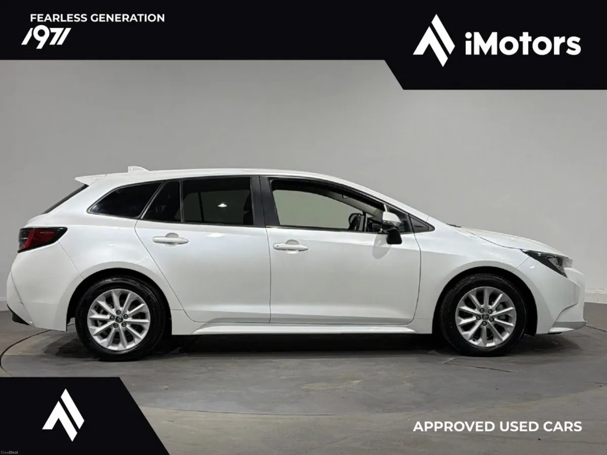Toyota Corolla TOURING HYBRID AUTOMATIC - Image 2