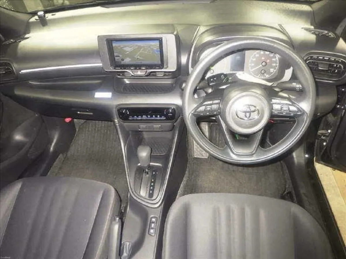 Toyota Yaris 1.5 HYBRID AUTOMATIC - PUSH BUTTON ST - Image 2