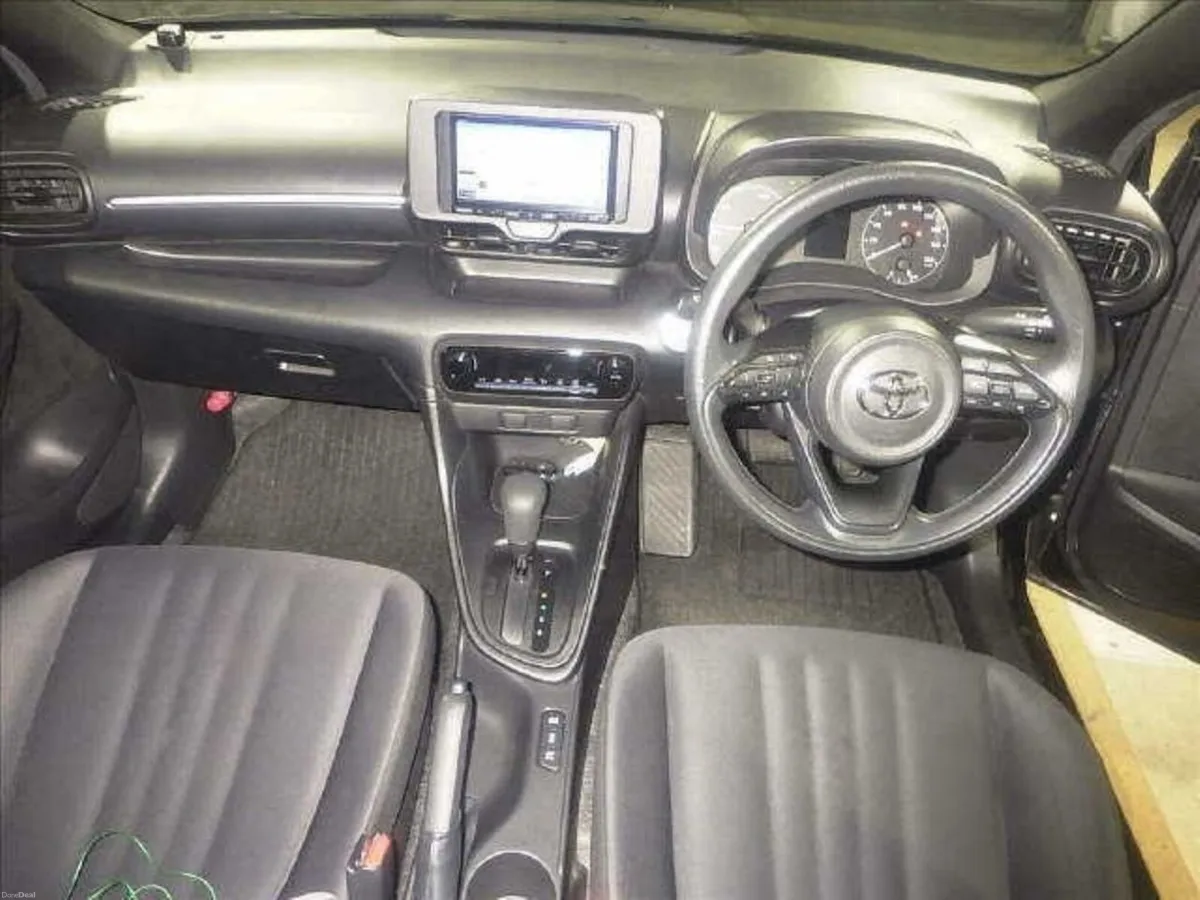 Toyota Yaris 1.5 HYBRID AUTOMATIC - PUSH BUTTON ST - Image 3
