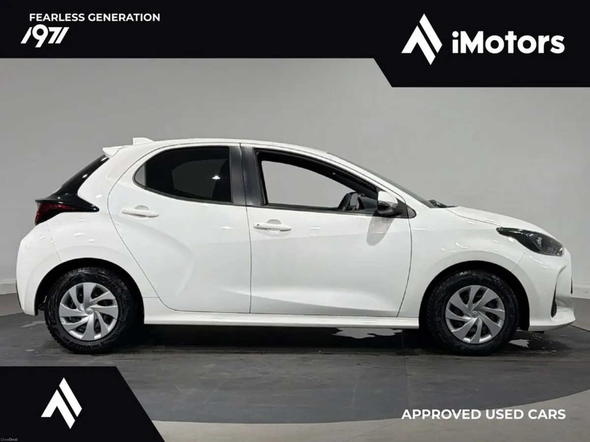 Toyota Yaris HYBRID X - Image 2