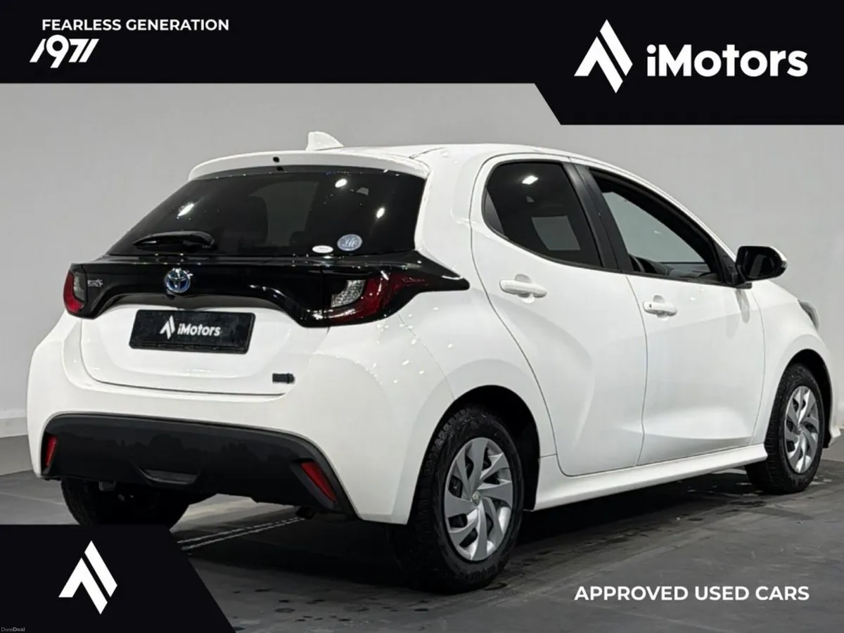 Toyota Yaris HYBRID X - Image 3