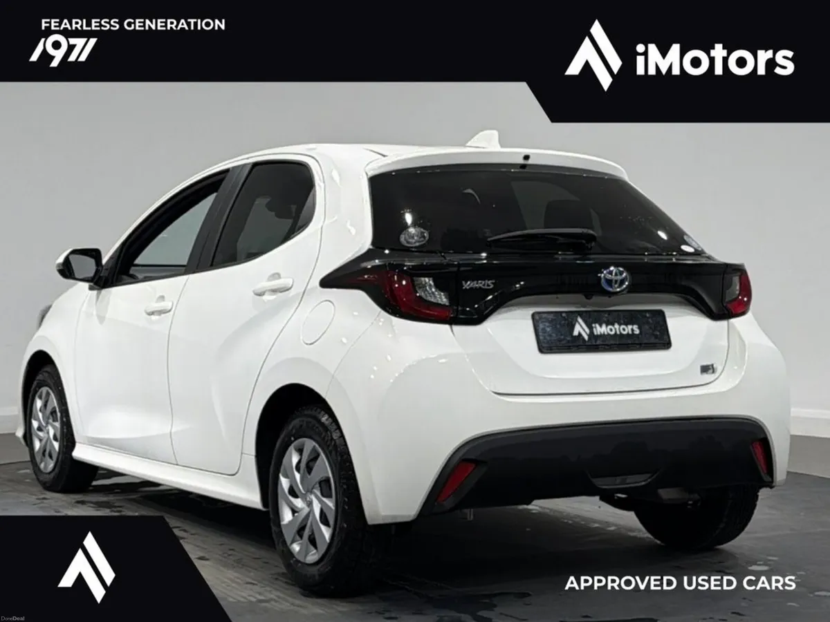 Toyota Yaris HYBRID X - Image 6