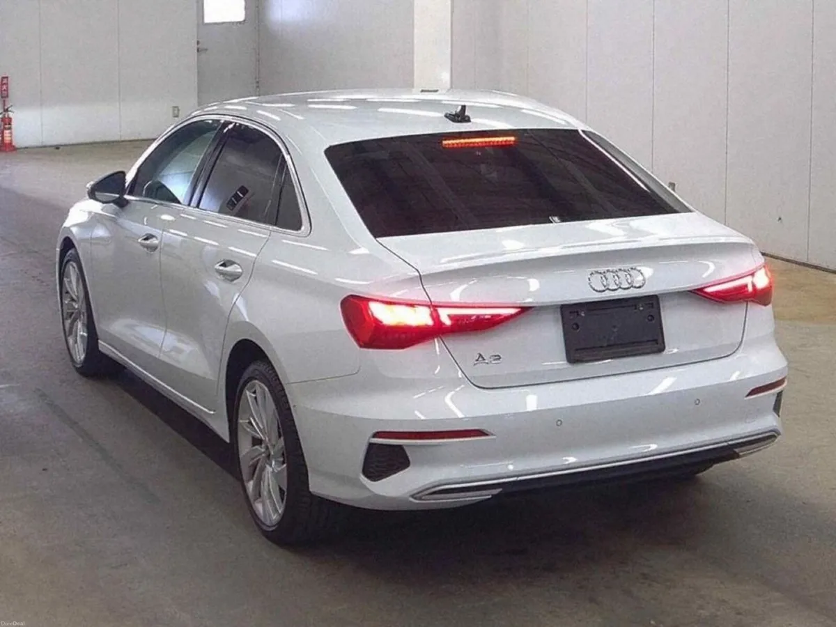 Audi A3 1.0 AUTOMATIC - FACTORY ALLOYS - LED HEADL - Image 2