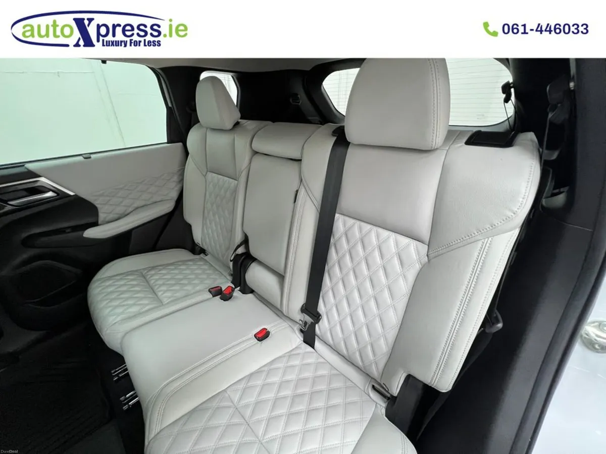 Mitsubishi Outlander 7 seats, PHEV 4WD, Low mileag - Image 6