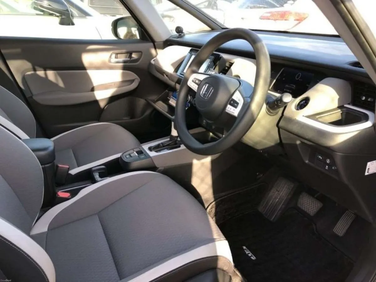 Honda Fit 1.5 HYBRID AUTOMATIC - WHITE/BLACK TWO T - Image 3