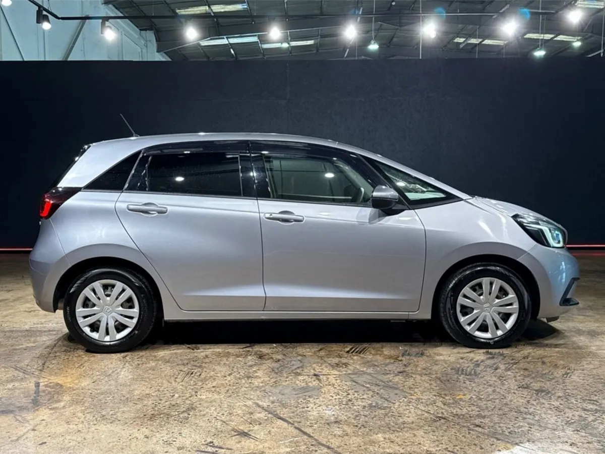 Honda Fit 1.5 HYBRID AUTOMATIC - PUSH BUTTON STOP - Image 2