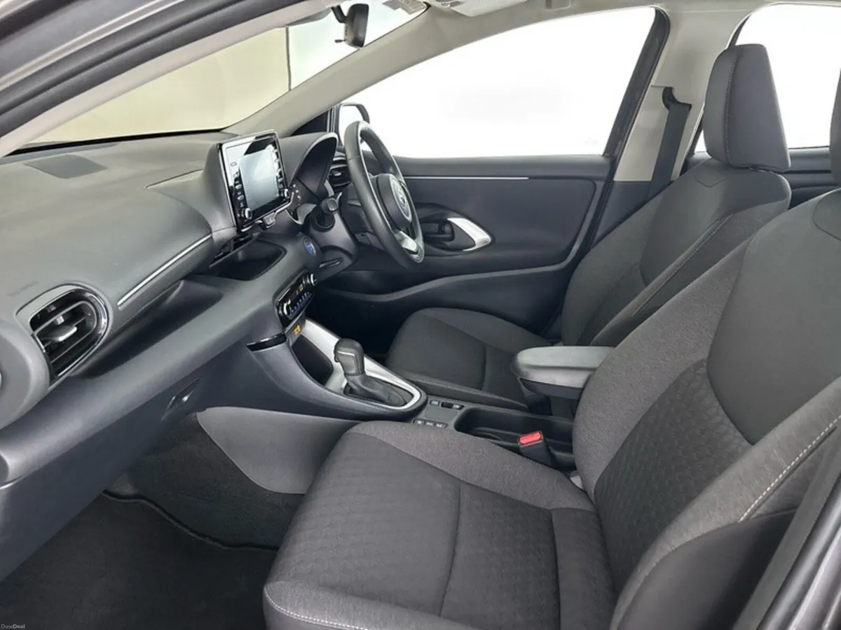 Toyota Yaris HYBRID LUNA - Image 6