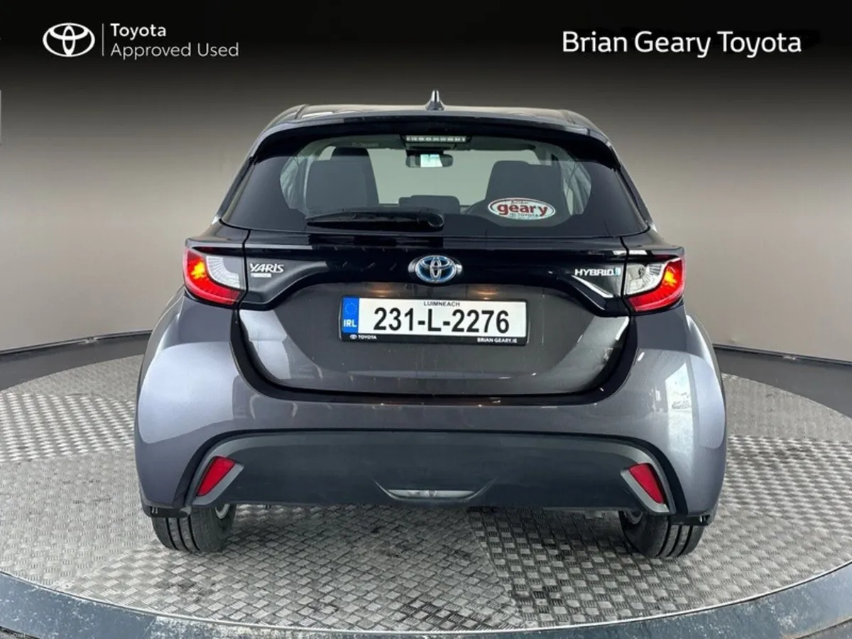 Toyota Yaris HYBRID LUNA - Image 4
