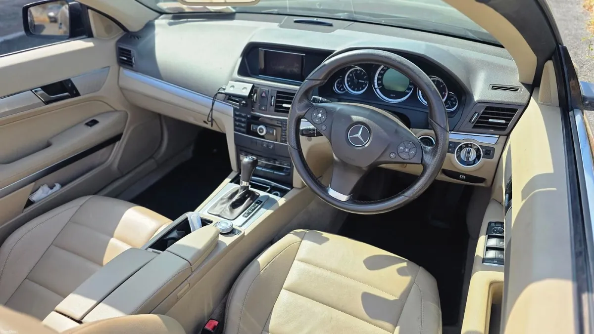 Mercedes-Benz E-Class 2011 Convertible Tiptronic - Image 2