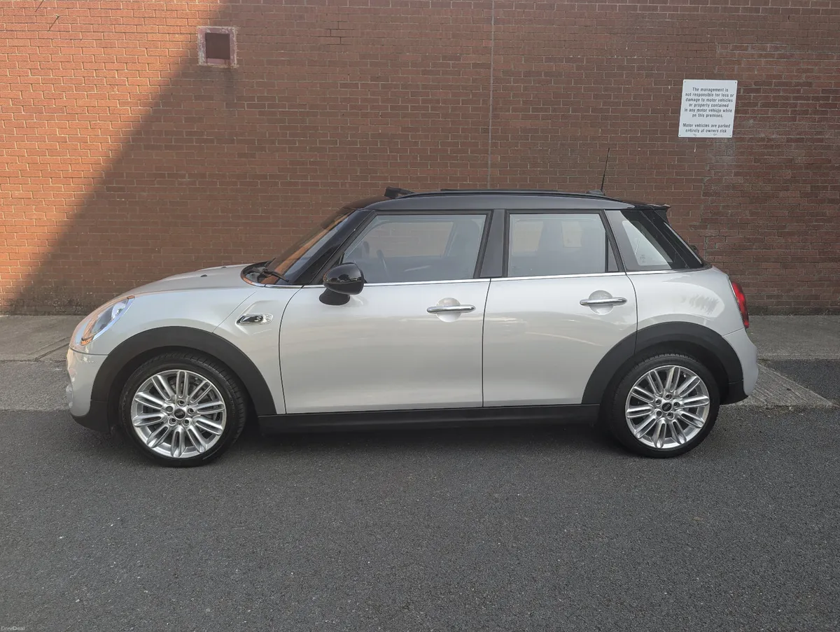 Mini Cooper SD **SUNROOF** - Image 4