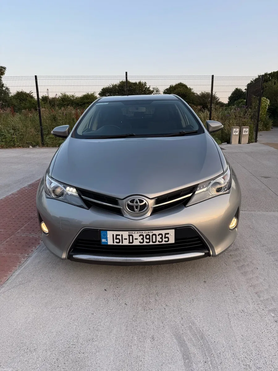 Toyota Auris 1.33 Sol New Nct 10/27 One Owner - Image 2