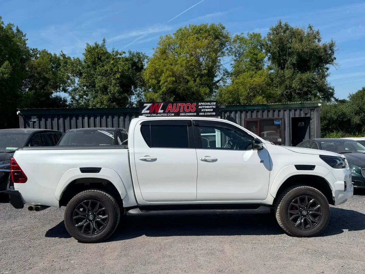 241 TOYOTA HILUX GR - Image 3