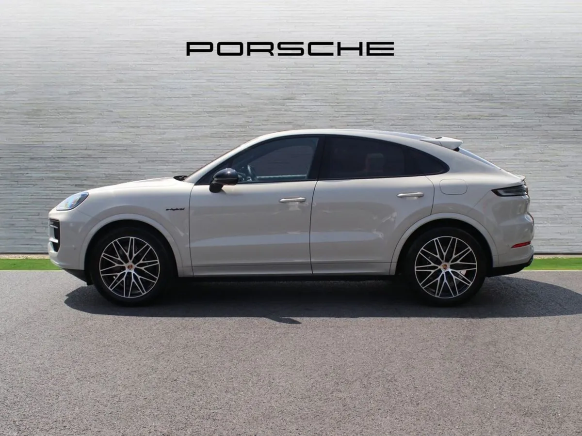 Porsche Cayenne E-Hybrid Coupé Black Edition (New) - Image 3