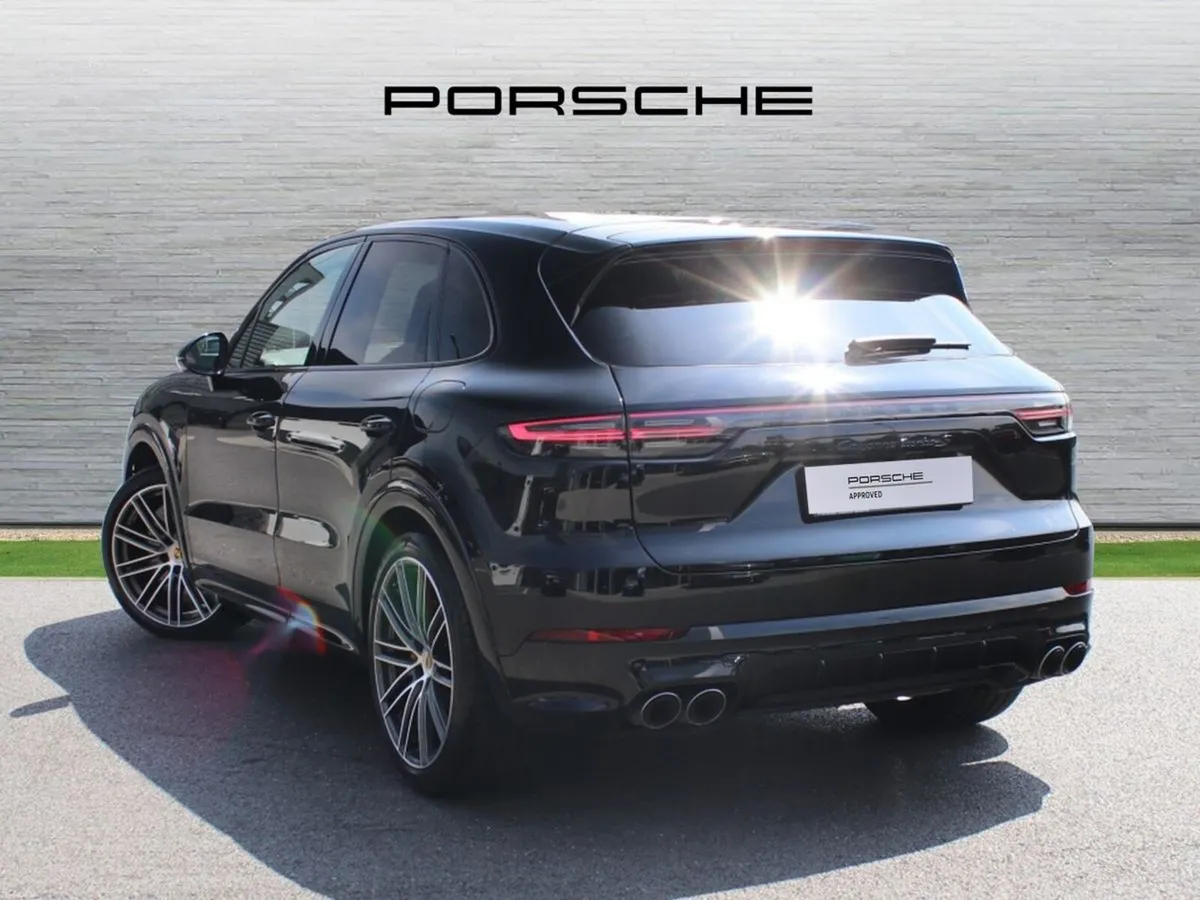 Porsche Cayenne Turbo S E-Hybrid - Image 2