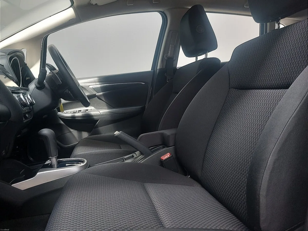 Honda Jazz Hatchback SE - Image 2