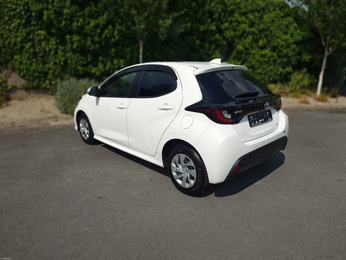 Toyota Yaris Hybrid X - Image 5