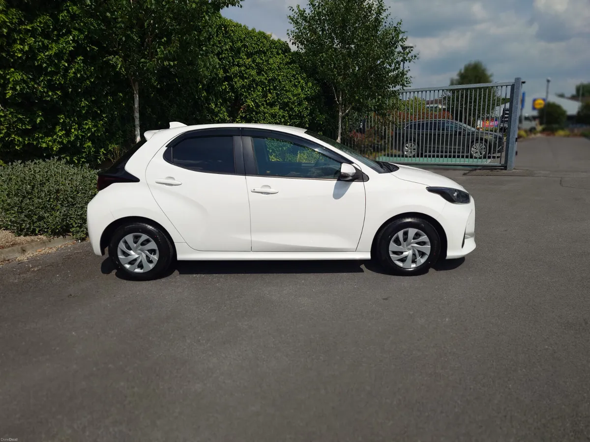 Toyota Yaris Hybrid X - Image 4