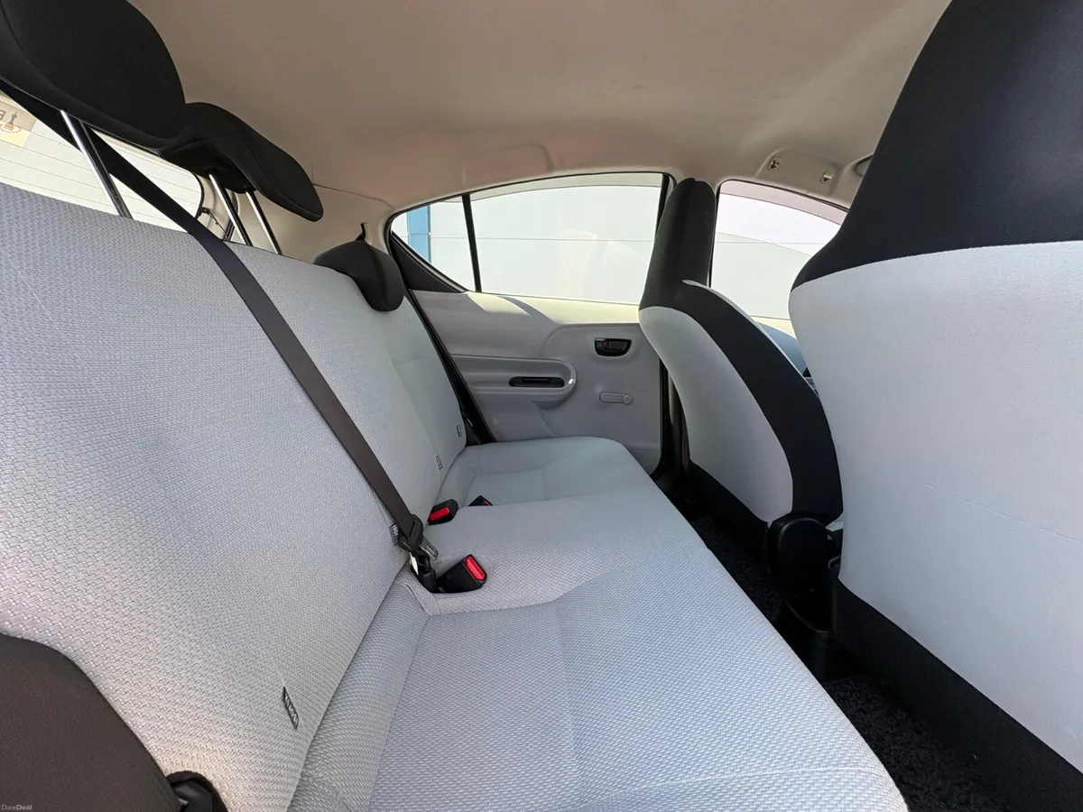 Toyota Aqua 2013 - Image 6