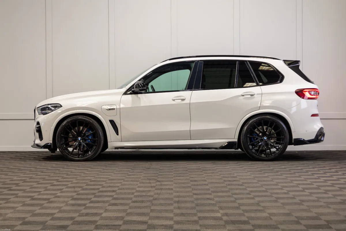 2022 BMW X5 X-Drive 45e M-Sport - Image 3