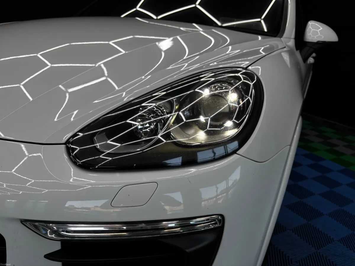 Porsche Cayenne hybrid S 416 BHP AA APPROVED - Image 4