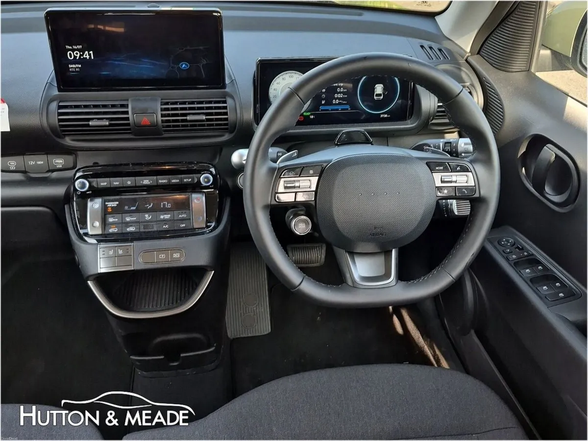Hyundai INSTER Signature 42kw Range 330kms - Image 4