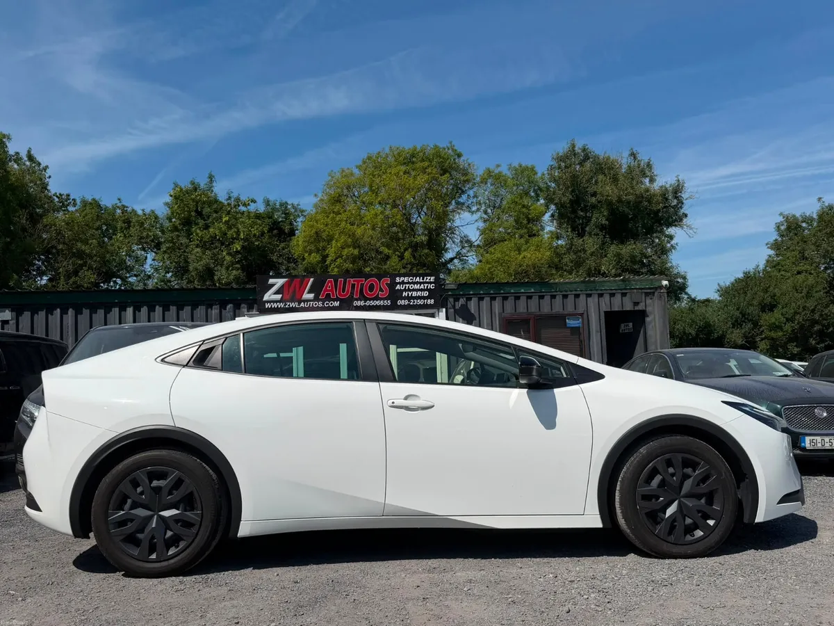 242 TOYOTA PRIUS NEW MODEL - Image 4