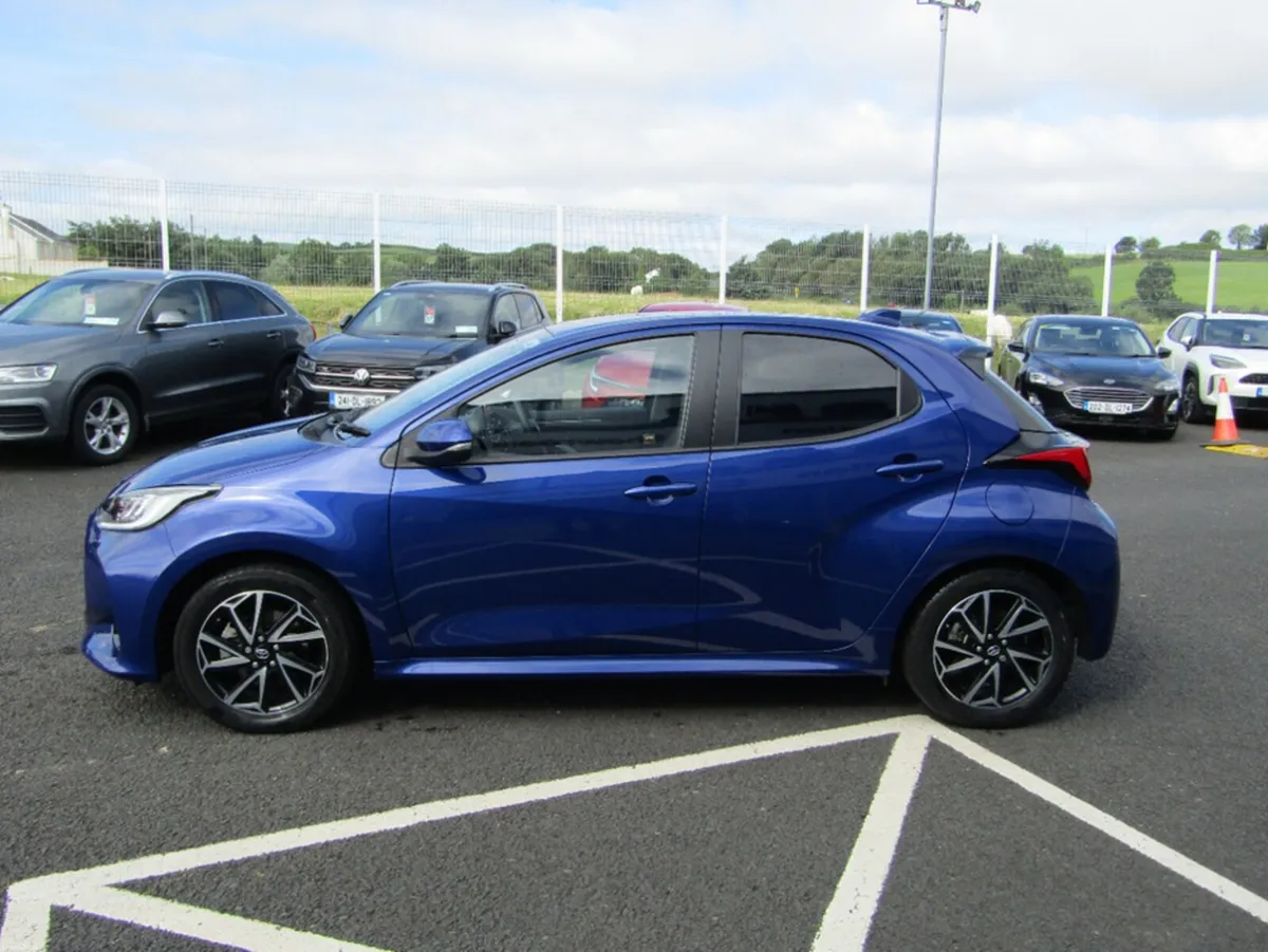 Toyota Yaris DESIGN HEV CVT - Image 6