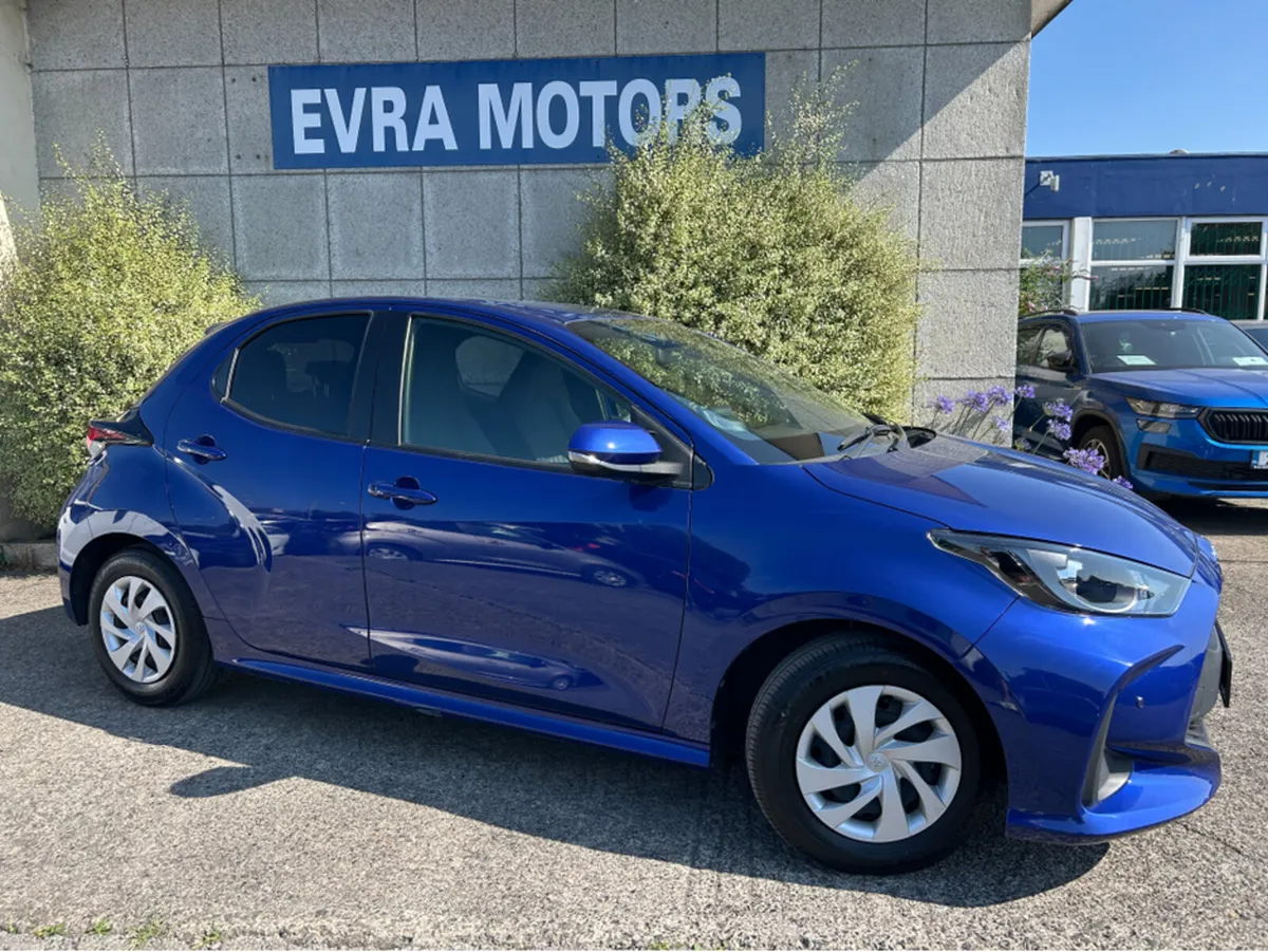 Toyota Yaris 1.5 HYBRID PETROL 5DR **REVERSE CAMER - Image 3