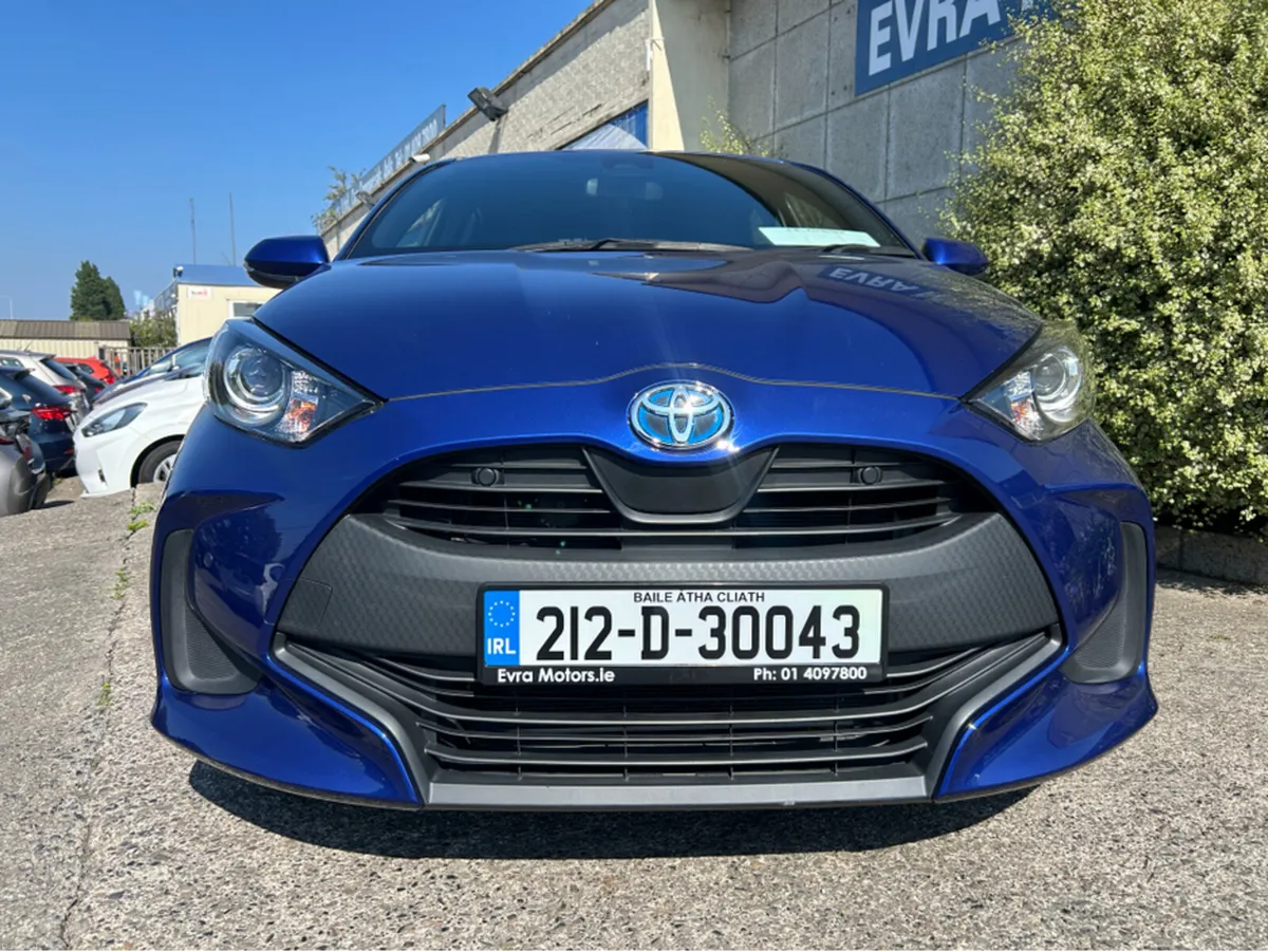 Toyota Yaris 1.5 HYBRID PETROL 5DR **REVERSE CAMER - Image 2