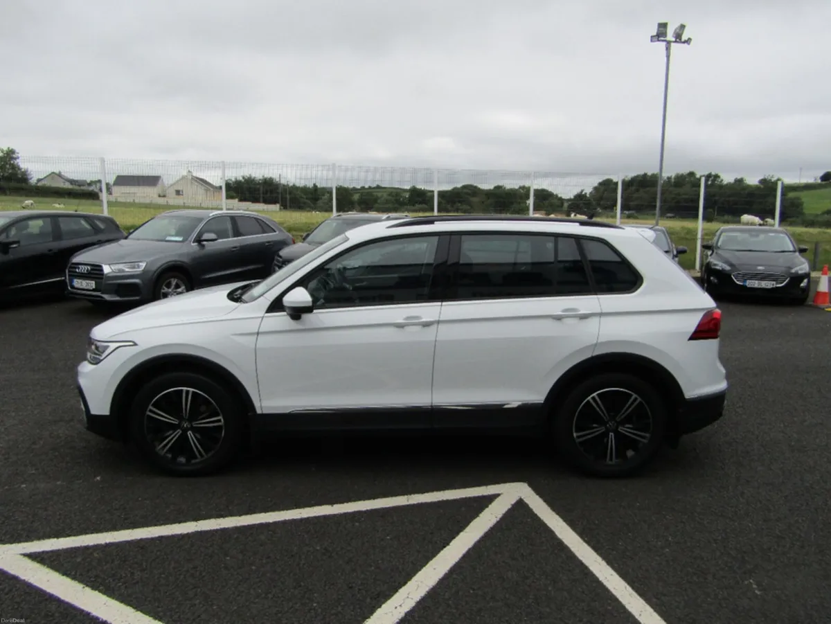 Volkswagen Tiguan LIFE 2.0 TDI MANUAL 6SPEED FWD 1 - Image 6