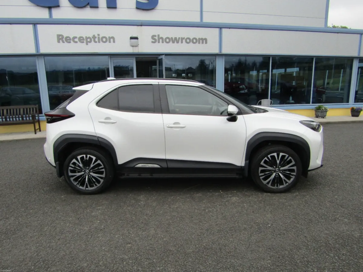 Toyota Yaris Cross EXCEL HEV 4X4 - Image 3
