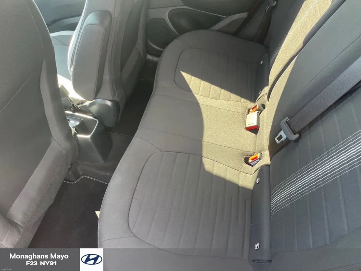 Hyundai i10 DELUXE PLUS AUTOMATIC - Image 6