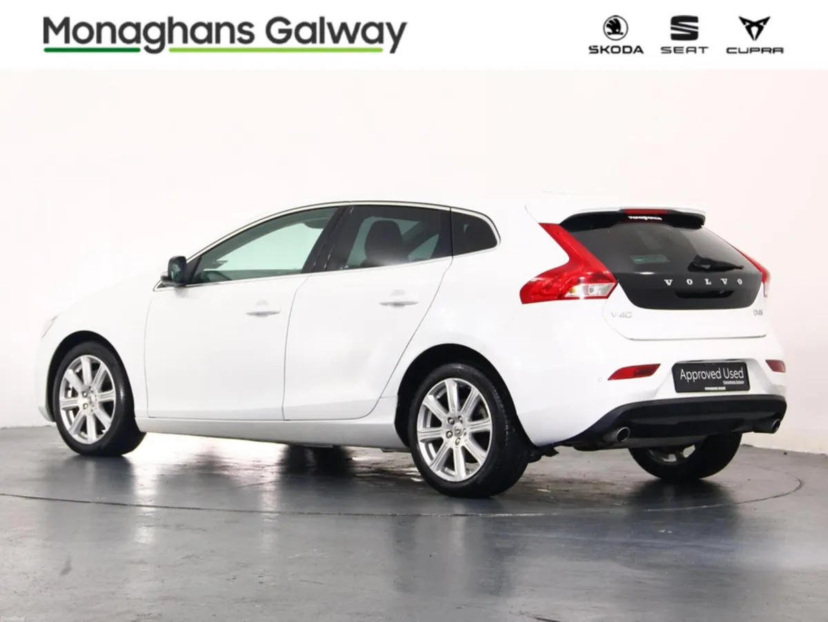 Volvo V40 2.0D AUTO INSCRIPTION *TOP SPEC* - Image 6