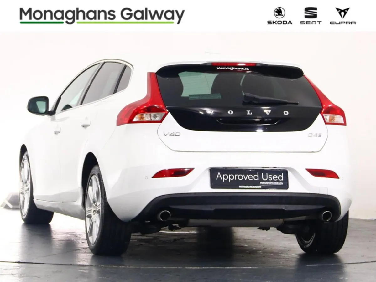 Volvo V40 2.0D AUTO INSCRIPTION *TOP SPEC* - Image 5