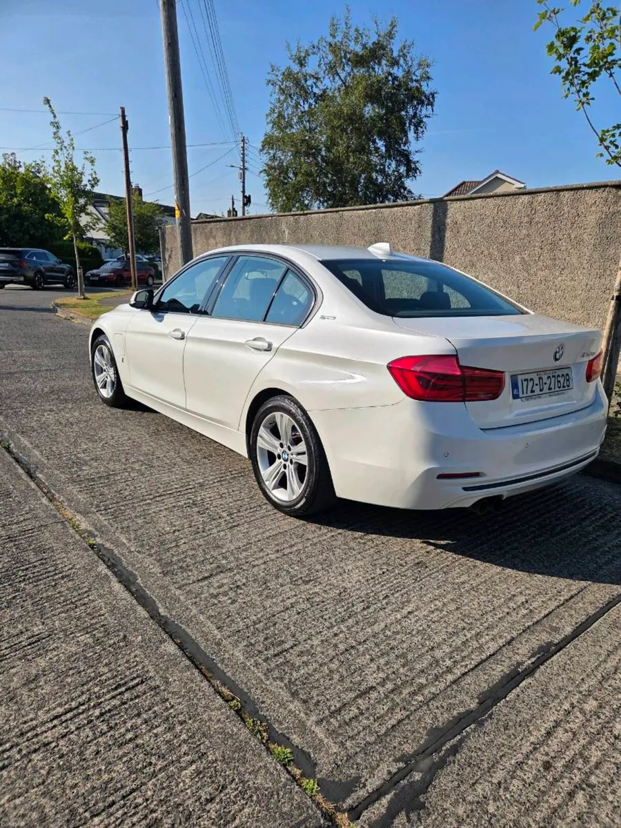 BMW 330e plug in hybrid - Image 4