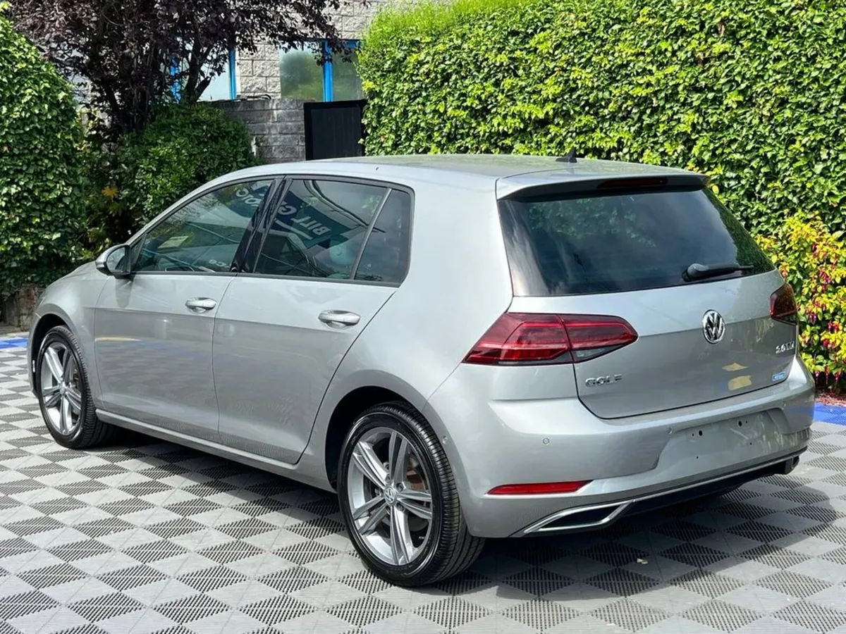 Volkswagen Golf HIGHLINE 2.0 TDI AUTO ** HUGE SPEC - Image 5