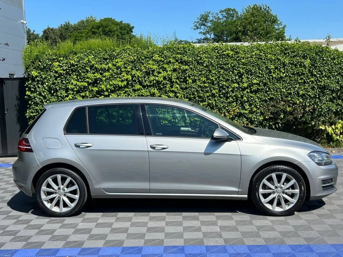 Volkswagen Golf COMFORTLINE 1.2 TSI AUTO // APPLE - Image 2