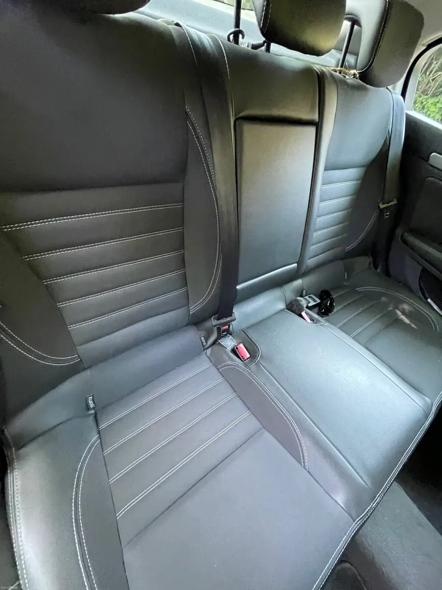 Renault Laguna 2012 - Image 2