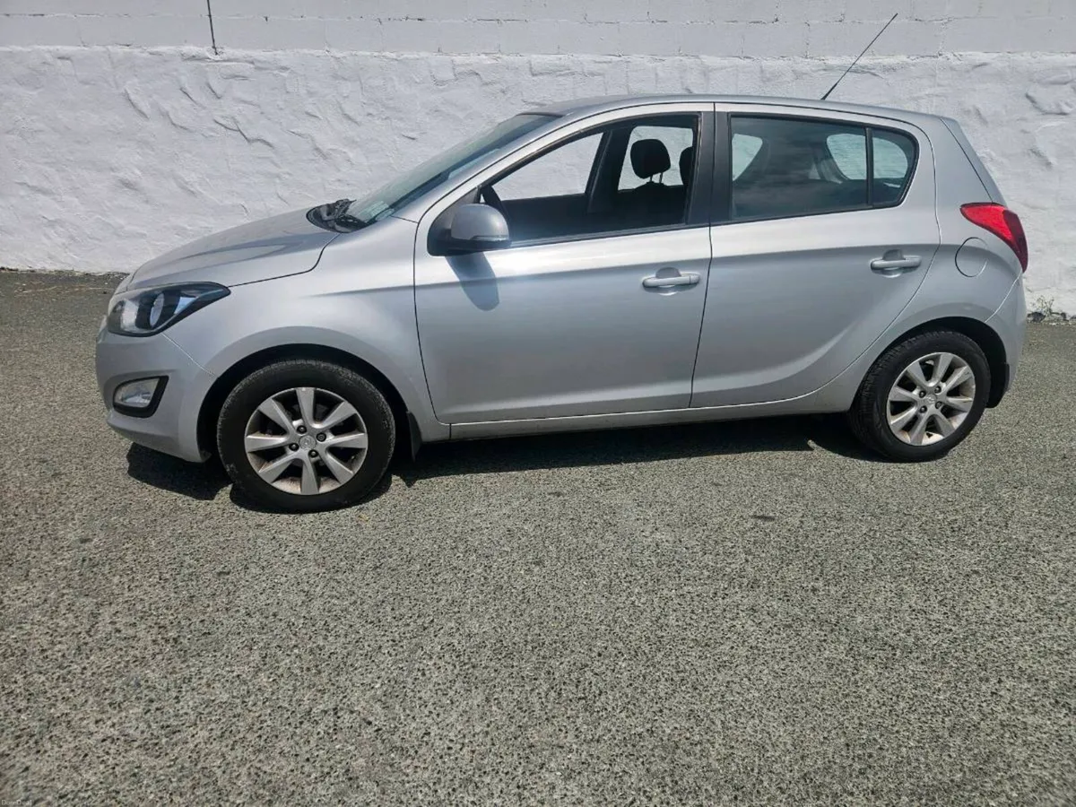 2015 hyundai i20 petrol - Image 2