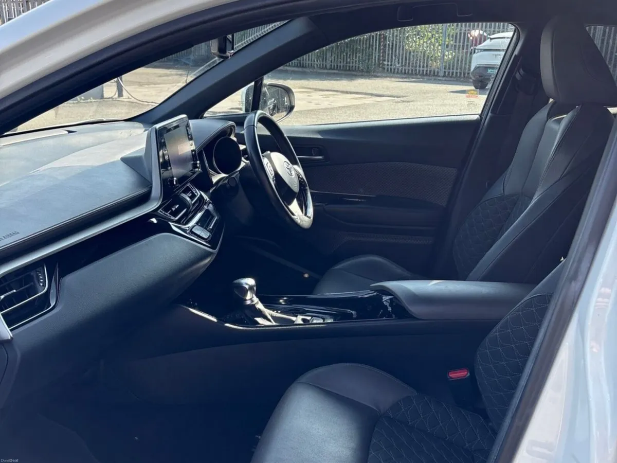 Toyota C-HR 1.8 HYBRID SOL - Image 4
