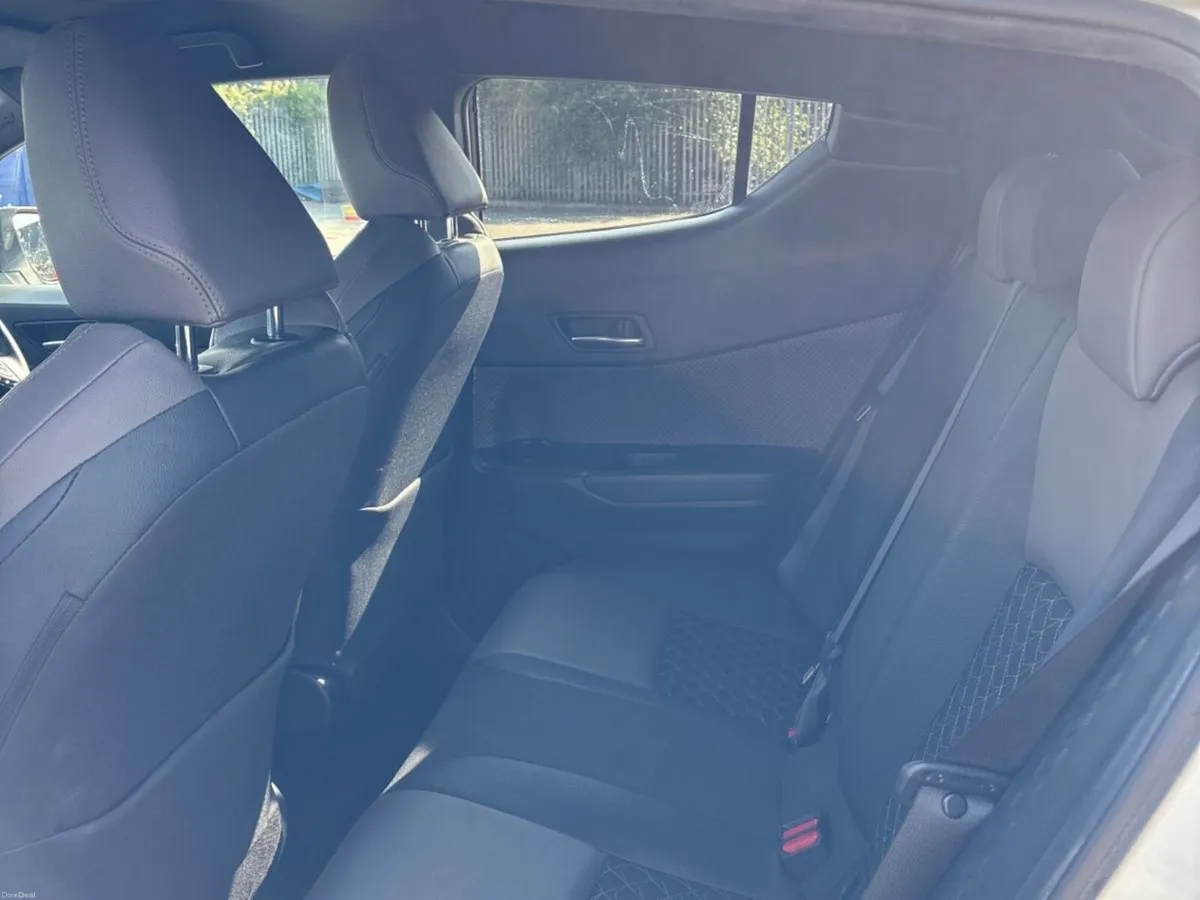 Toyota C-HR 1.8 HYBRID SOL - Image 6