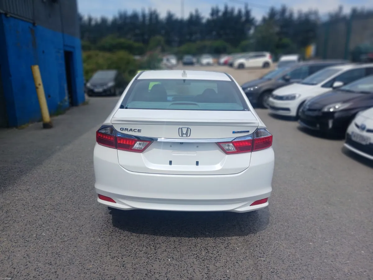 2015 Honda Grace Hybrid automatic/ G leather Spec - Image 4
