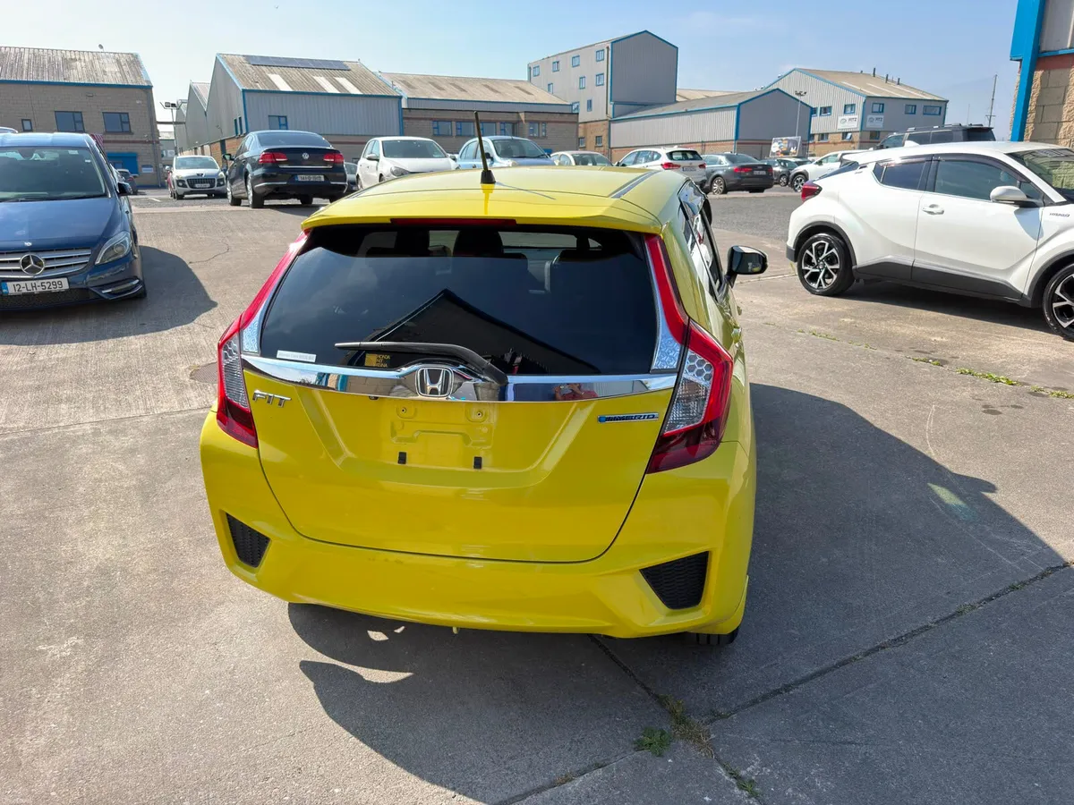 2013 HONDA FIT HYBRID , SELF CHARGING, FRESH NCT - Image 6